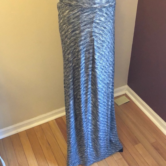 NWT Med skirt by “Lou & Grey” beautiful!! - Picture 6 of 8